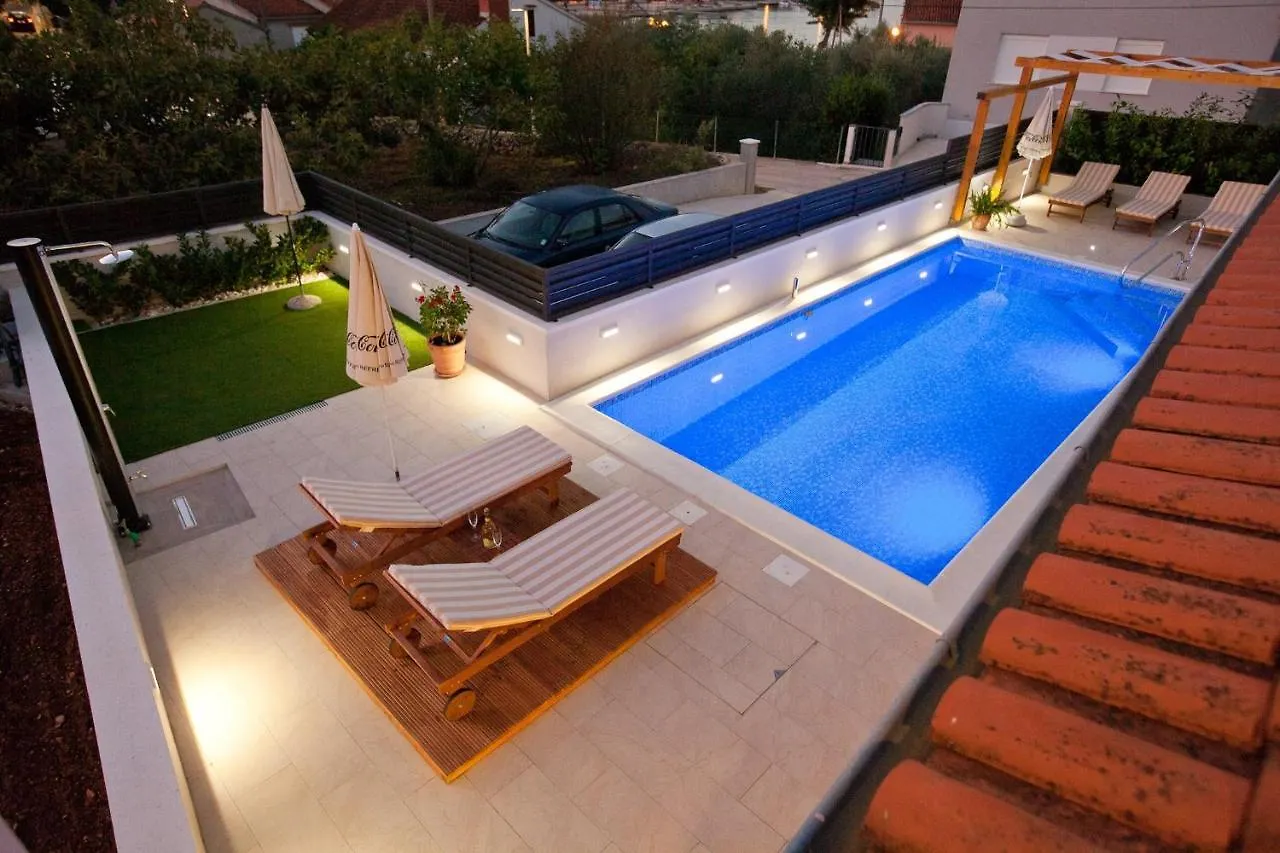 Apartments With A Swimming Pool Preko, Ugljan - 14163 0*, Preko
